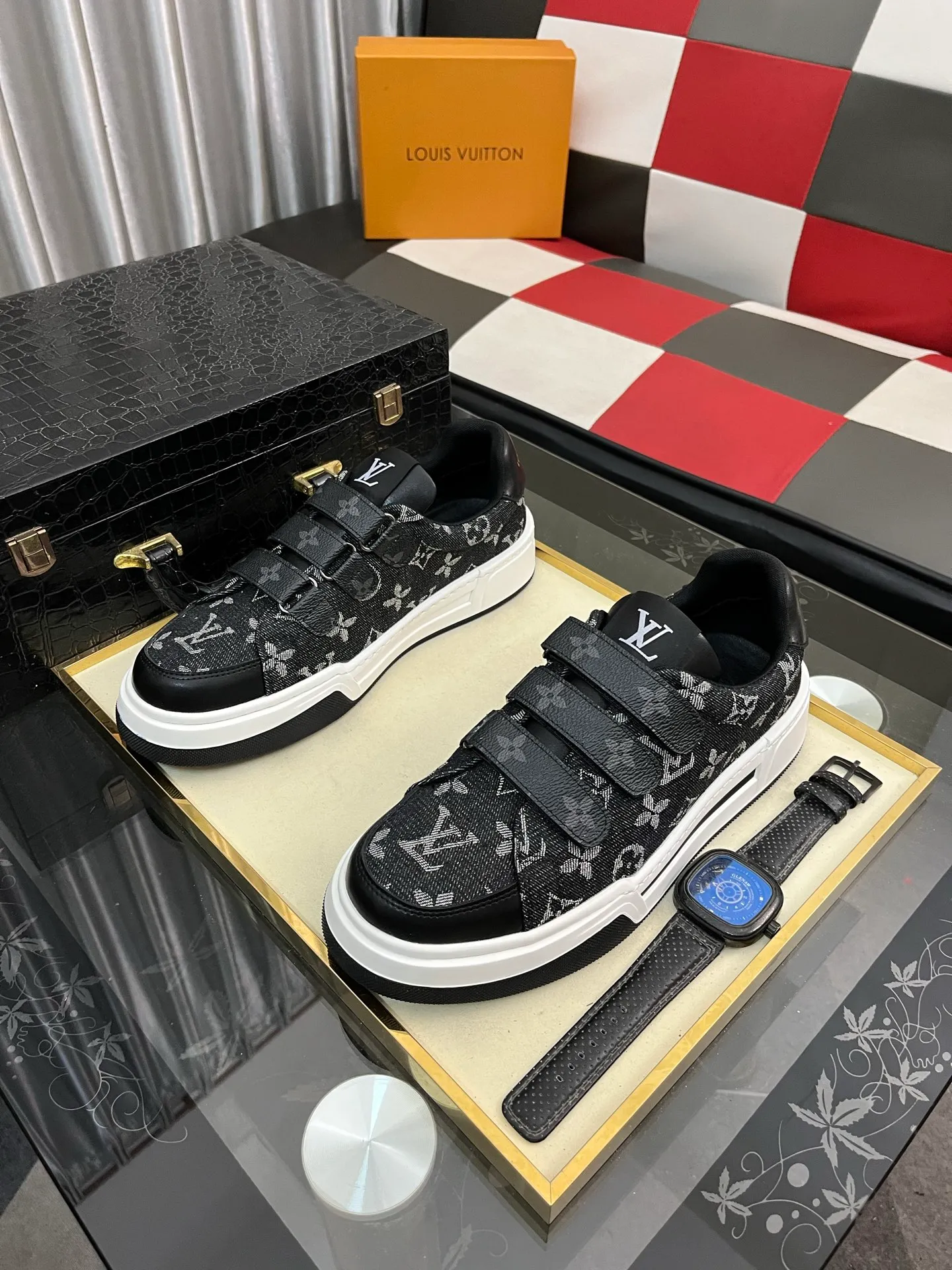 Men's Men's Shoes 💰420⌚️⌚️🇮🇹🇮🇹LV Louis Vuitton. The latest trendy casual shoes are popular in physical stores in sizes 38-44. New spring and summer comfortable imported custom original cowhide, unique jacquard fabric element design. Paired with sheepskin lining, Lv original bottom, [taiyang][taiyang] high-end packaging and high quality💪Details determine the quality, you can enter and leave the counter at will, welcome to compare🇮🇹